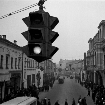 Выставка «Начинаем творческую дискуссию. Конструктивистская фотография РОПФа и “Октября”»